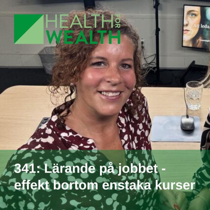 Porträtt av leende kvinna med brunt hår och mönstrad klänning. Health for wealth.